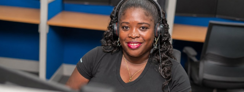 Asmine, référente service client chez ProContact depuis 6 ans, entre Rodrigues et Maurice