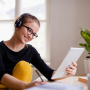 Script de téléprospection B2B performant ProContact Téléprospecteur suivant un script structuré pendant un appel B2B