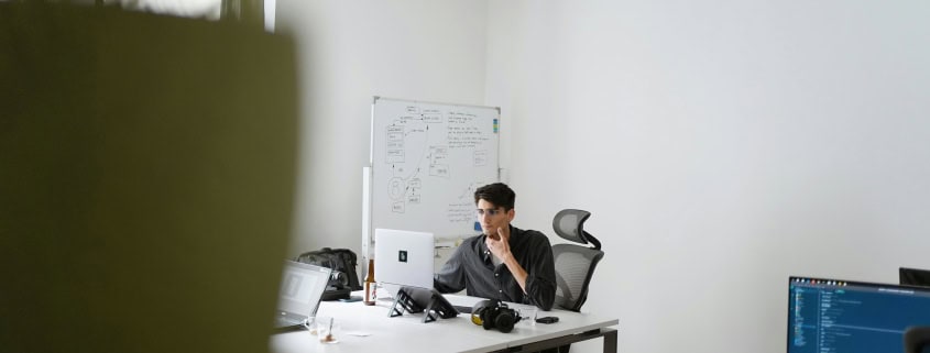 Équipe de back-office métier traitant des dossiers sectoriels