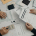 Équipe de direction examinant un business case d’externalisation