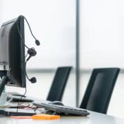 Conseillère support traitant des tickets clients sur un outil de ticketing externalisé