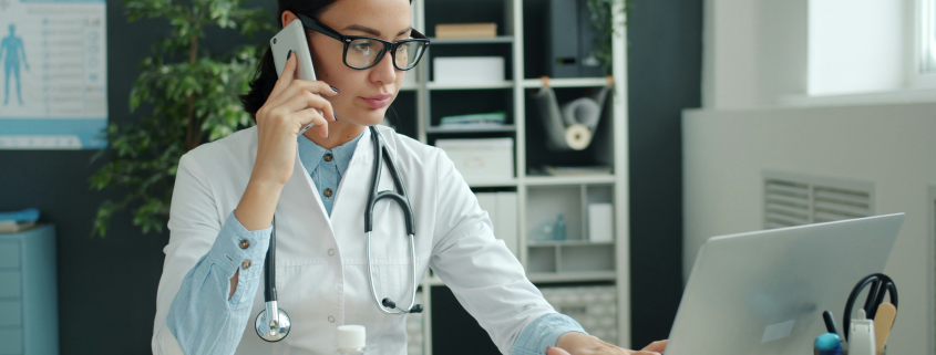 Gestionnaire traitant des dossiers de mutuelle santé