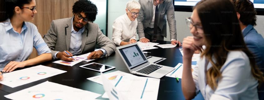 Équipe gérant des exceptions dans un processus back-office